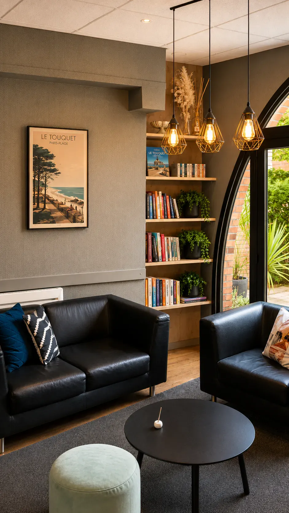 The bar — armchairs and bookshelves