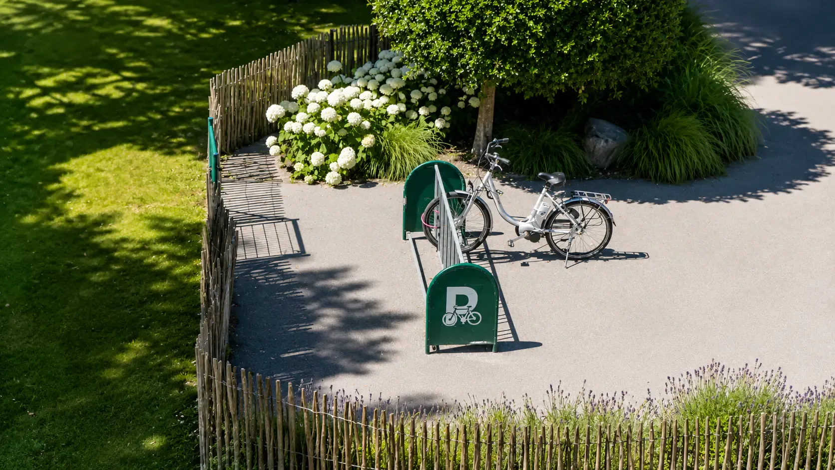 Parking vélos — côté jardin